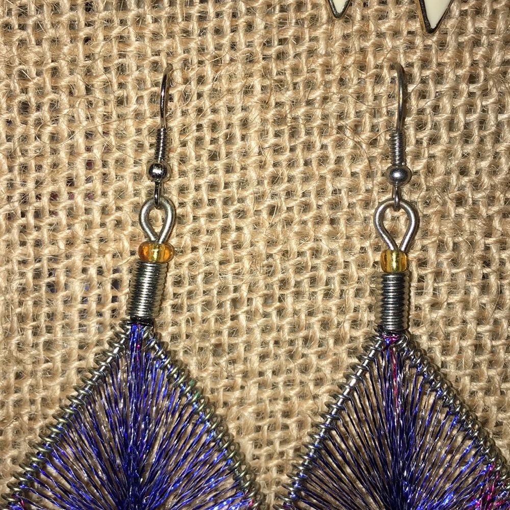 Earings - Picture 2 of 3